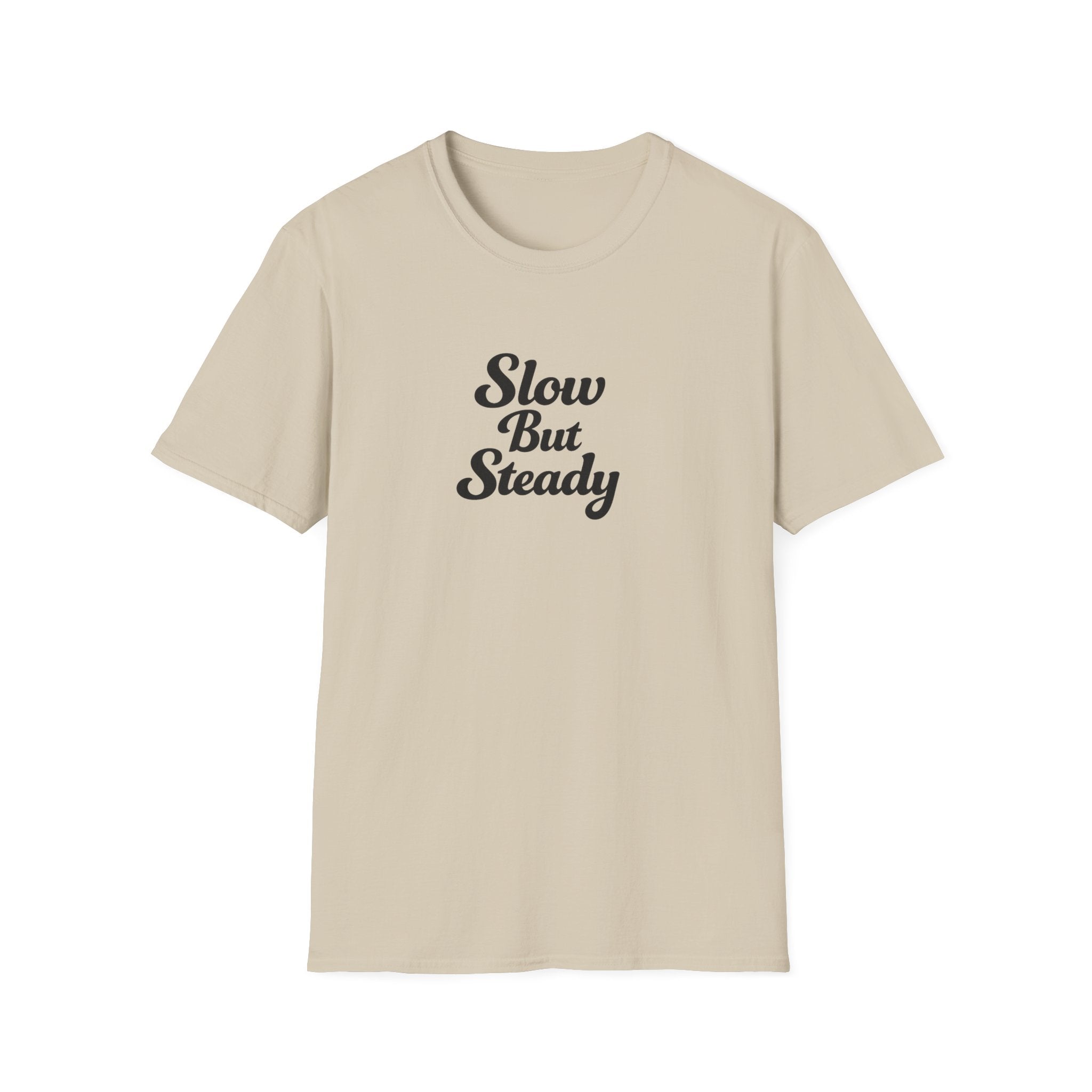 Slow But Steady TShirt Clean Script Typography Shirt Everyday Mindset Graphic Tee 10 Farben 100% Baumwolle