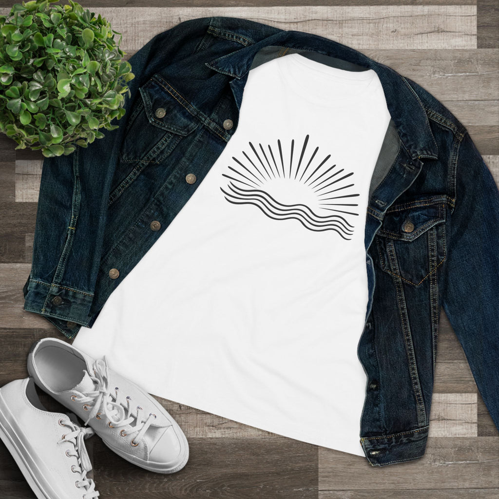 SatsandStripes.com Women’s Minimalist Sun & Waves T-Shirt – Relaxed Fit Cotton Beach Tee White with Jean Jacket